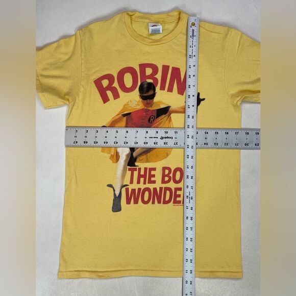 Robin The Boy Wander Graphic T-shirt Women Small Yellow Short Sleeve - Picture 5 of 5
